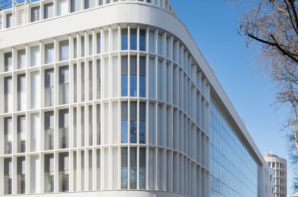 Panneau de façade en glace émaillé