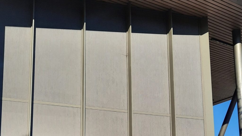 Panneau de façade isolation thermique et acoustique fibre de ciment